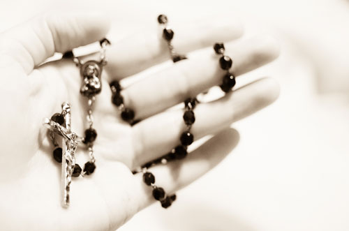 rezar el rosario